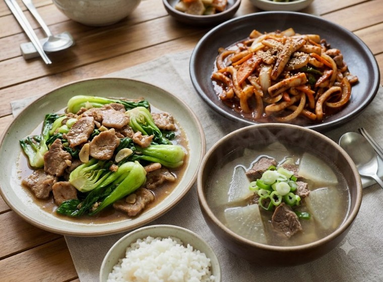한 상 차림. / 단순 자료 사진. 기사 이해를 돕기 위해 AI로 제작한 이미지.