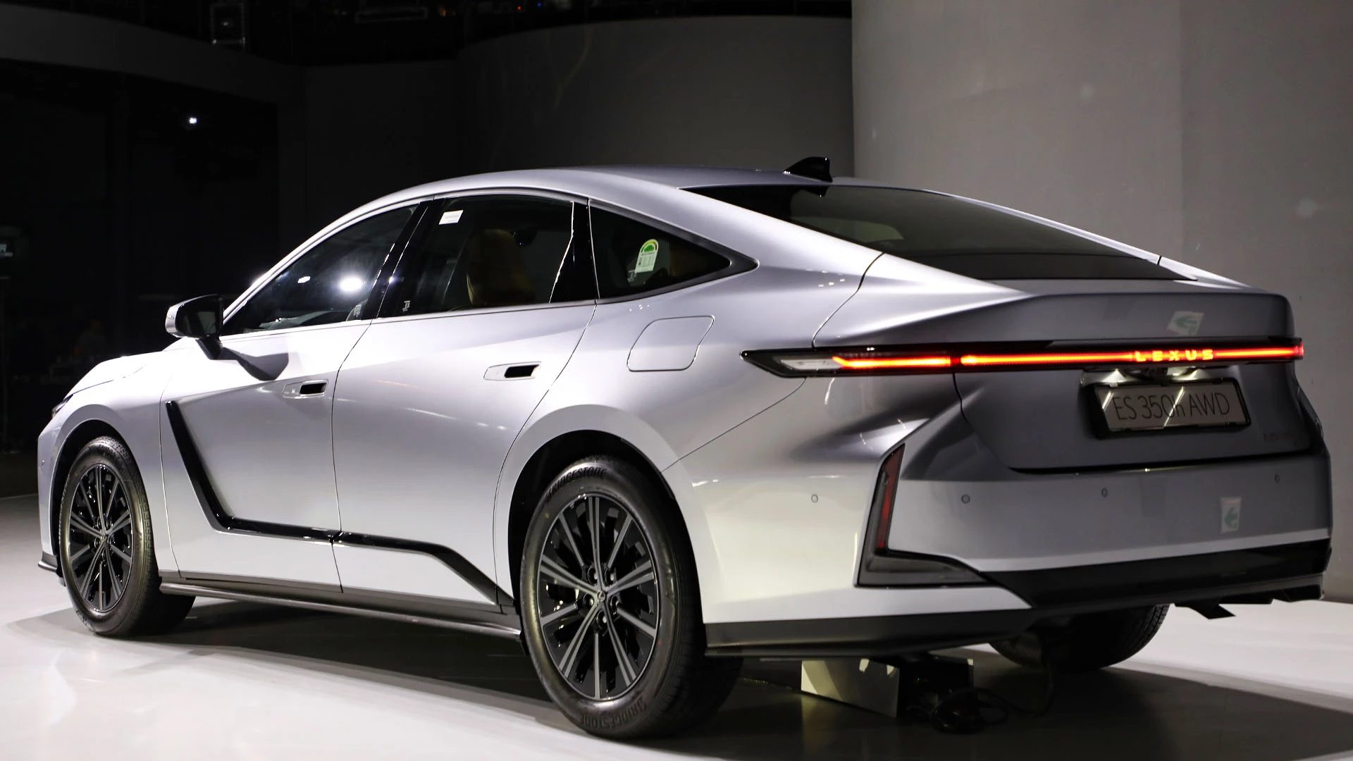 하이브리드 모델인 ES 350h AWD. / 권혁재 PD