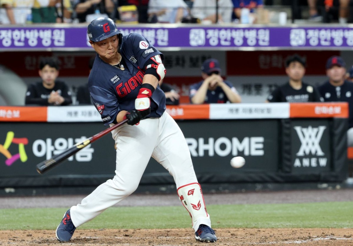지난 7월 29일 대전 한화생명볼파크에서 열린 2026 신한 SOL KBO리그 롯데 자이언츠와 한화 이글스의 경기에서 4회초 1사 상황 롯데 한동희가 타격하고 있다. / 뉴스1