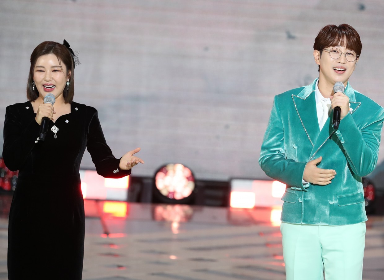 ‘편스토랑’ 송가인, 안성훈 집서 “여자 도망간다” 팩폭…15년 현실 남매 떴다
