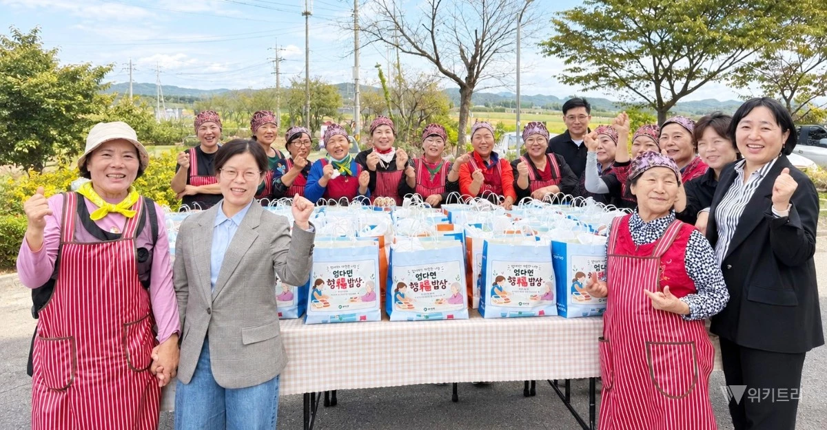 함평군 엄다면은 지난 13일 지역 내 식사 해결에 어려움을 겪는 취약계층 독거 어르신들을 위한 ‘2026년 엄다면 독거노인 행복밥상 나눔 행사’를 성황리에 개최했다. / 함평군
