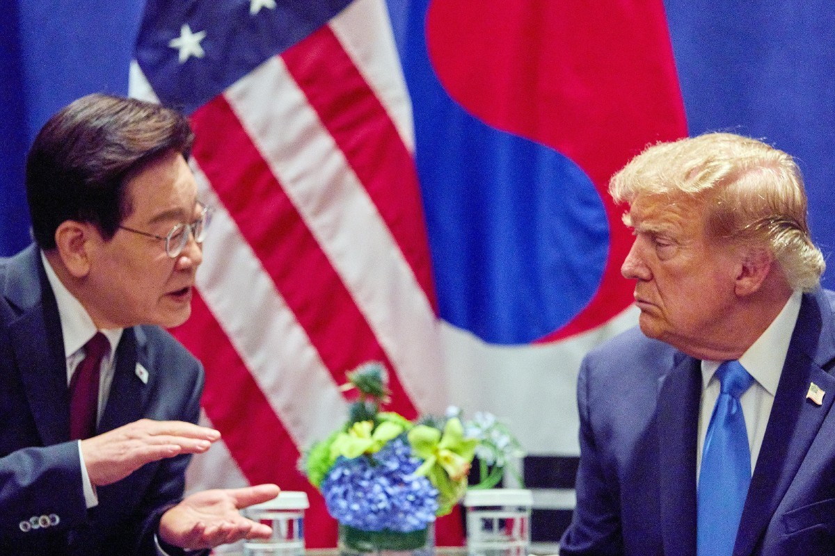 이재명 대통령과 도널드 트럼프 미국 대통령이 9월 22일(현지시각) 뉴욕 한 호텔에서 유엔(UN) 총회를 계기로 정상회담을 하고 있다. / 뉴스1(공동취재)
