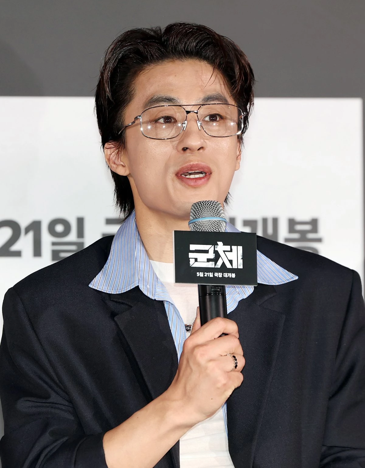 배우 구교환이 지난 5월 서울 용산구 CGV용산아이파크몰에서 열린 영화 '군체' 기자간담회에 참석해 인사말을 하고 있다.  / 뉴스1