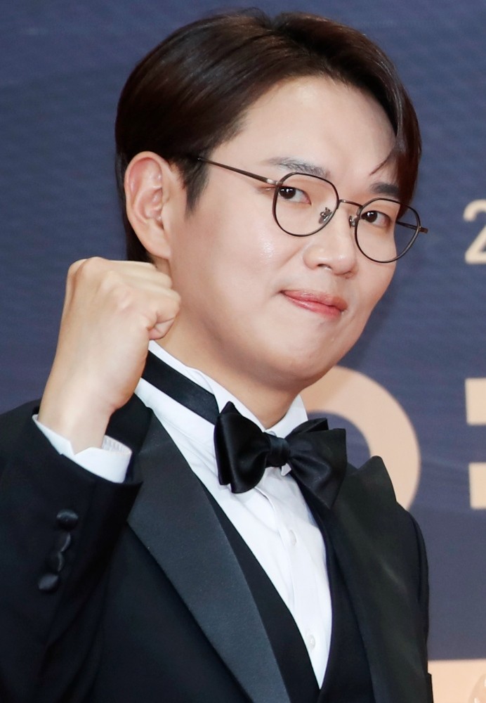 방송인 장성규가 2023년 12월 31일 오후 서울 영등포구 KBS 신관에서 진행된 ‘2023 KBS 연기대상’ 레드카펫 행사에서 포즈를 취하고 있다. / 뉴스1
