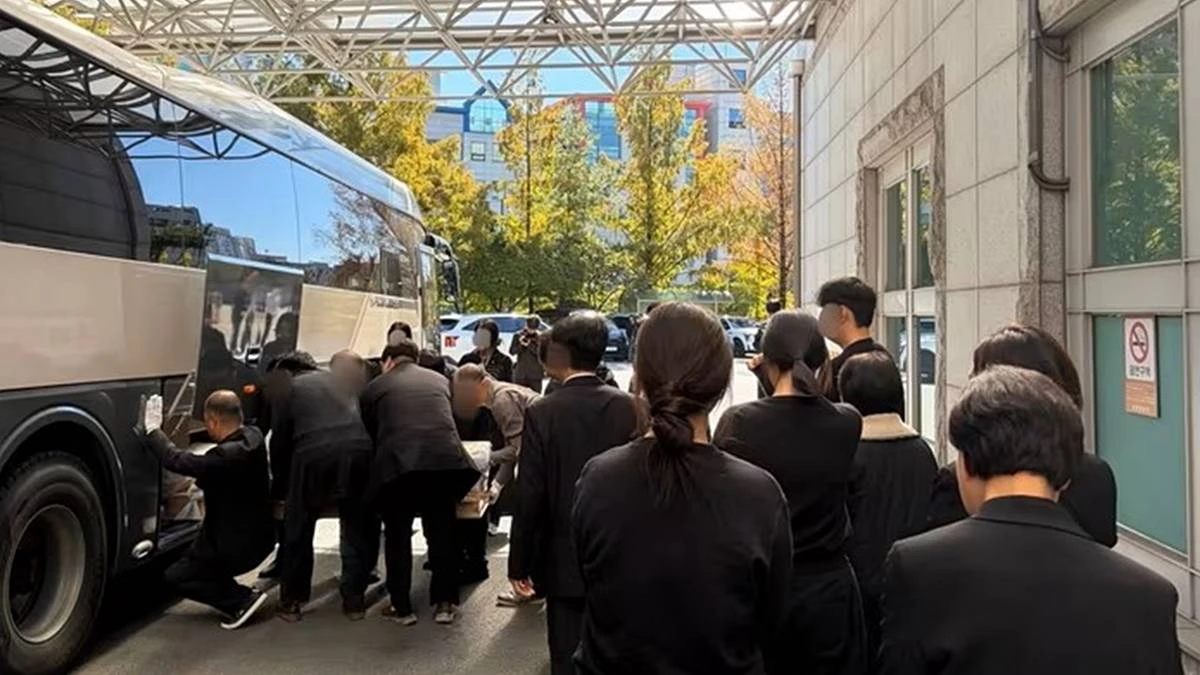 지난 11일 서울 송파구에서 혼인무효 소송 중이던 아내를 납치한 20대 남성에게 살해당한 장모의 발인식이 14일 오전 서울 송파구의 한 장례식장에서 열렸다 / 뉴스1