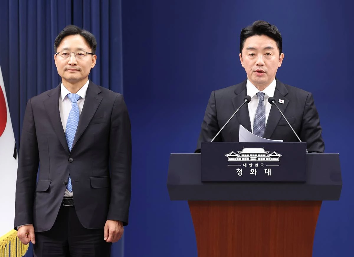 강훈식 대통령비서실장이 14일 청와대 춘추관에서 신임 비서실장 임명 발표를 하고 있다. 이재명 대통령은 이날 강훈식 대통령비서실장 후임으로 임광현 국세청장을 임명했다 / 뉴스1