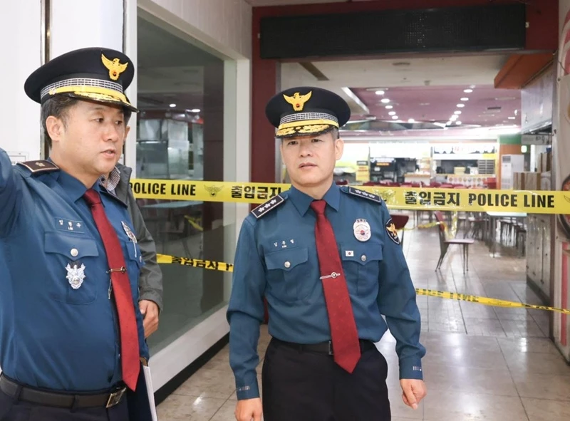 인천 흉기 난동 현장 찾은 경찰청장 대행 / 뉴스1