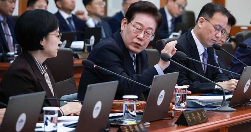 “국무회의 생중계 줄여야...이 대통령 SNS도 너무 과하다”