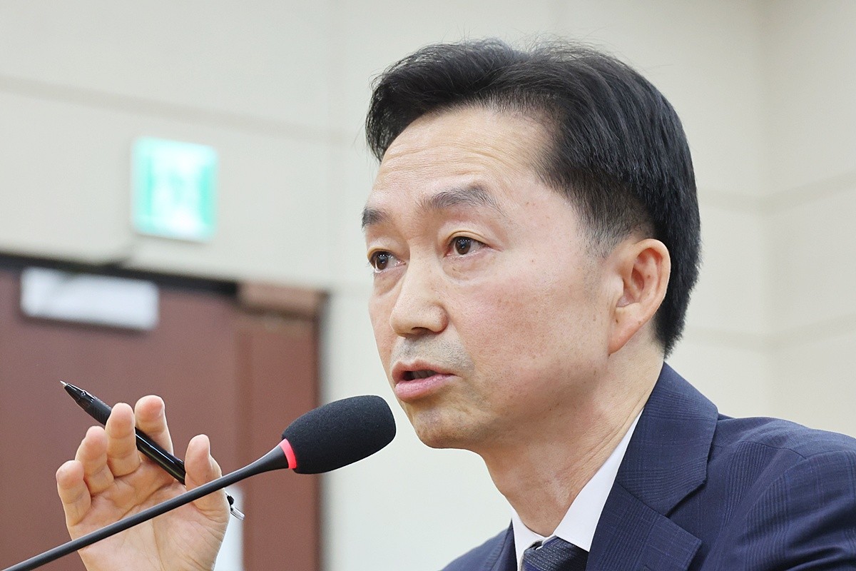 김지용 중대범죄수사청장 후보자가 14일 서울 여의도 국회에서 열린 행정안전위원회 인사청문회에 출석했다. 김 후보자는 조희대 대법원장의 업무추진비 부정 사용 의혹에 관해 고발이 접수되면 수사가 가능한 사안이라는 의견을 밝혔다. 김 후보자는 14일 국회 청문회에서 박주민 더불어민주당 의원으로부터 해당 사안을 수사할 수 있는지 질문받고 '고발된다면 수사가 가능하다고 생각한다'라고 답했다. / 뉴스1