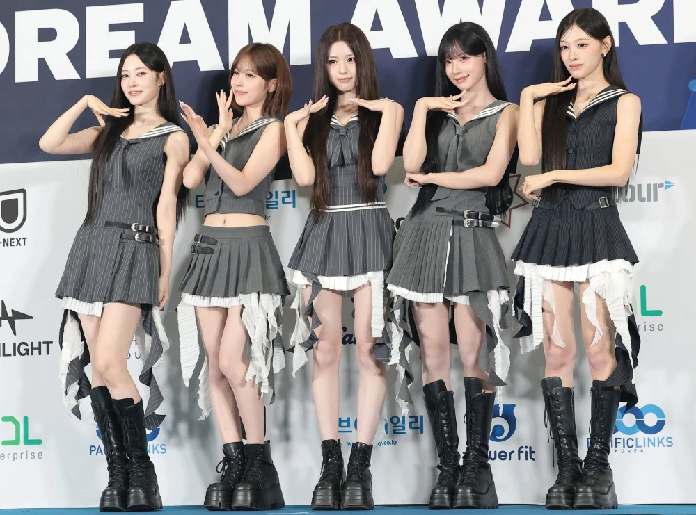 그룹 리센느가 8월 27일 오후 경기도 고양시 일산서구 킨텍스에서 열린 ‘2026 케이 월드 드림 어워즈(2026 KWDA)’ 시상식에 참석해 포즈를 취하고 있다. / 뉴스1