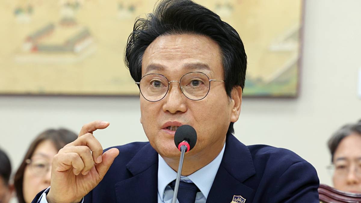 안민석 경기도 교육감이 지난 14일 서울 여의도 교육위원회에서 열린 서울교육청 등에 대한 국정감사에서 의원 질의에 답하고 있다. / 뉴스1