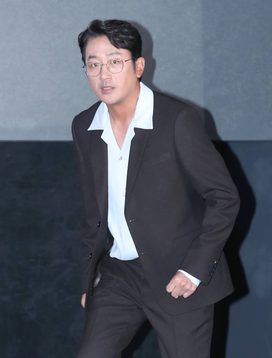 배우 하정우가 2023년 9월 11일 서울 광진구 롯데시네마 건대입구에서 열린 영화 '1947 보스톤‘(감독 강제규) 언론시사회에 참석하고 있다 / 뉴스1