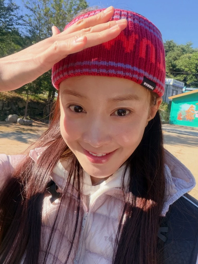 이시영이 14일 SNS를 통해 밝은 미소를 짓고 있는 사진을 공개했다. / 이시영 인스타그램