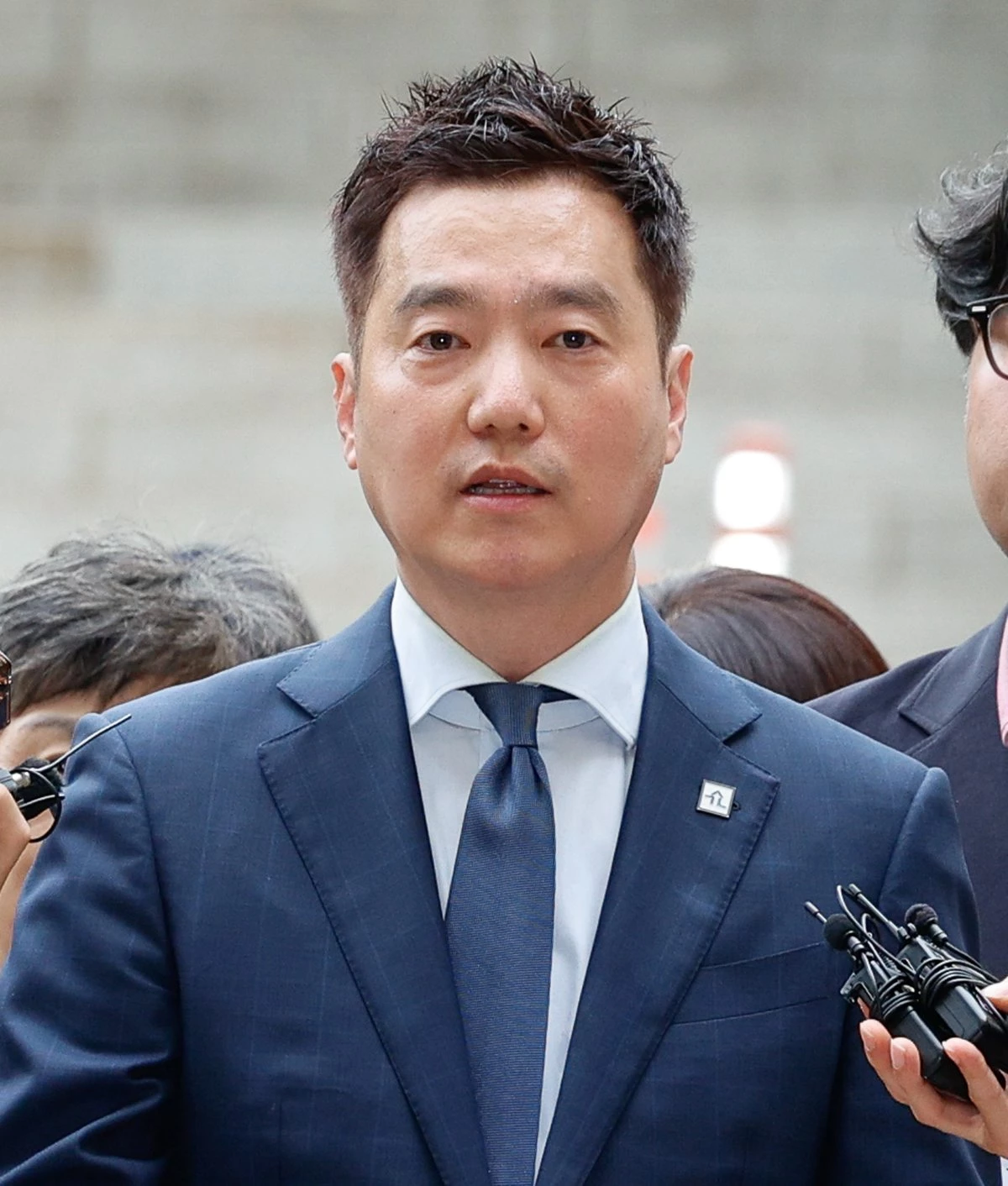 김세의 가로세로연구소 대표. 기사 이해를 돕기 위한 자료 사진. 김 대표는 정신 질환 등을 이유로 석방해달라고 법원에 보석을 요청했다. 김 대표는 배우 김수현에 대한 명예훼손 등의 혐의로 구속 기소된 상태다. 김 대표는 15일 서울중앙지법 형사합의26부(이현경 부장판사) 심리로 열린 보석 심문에서 이렇게 밝혔다. / 뉴스1