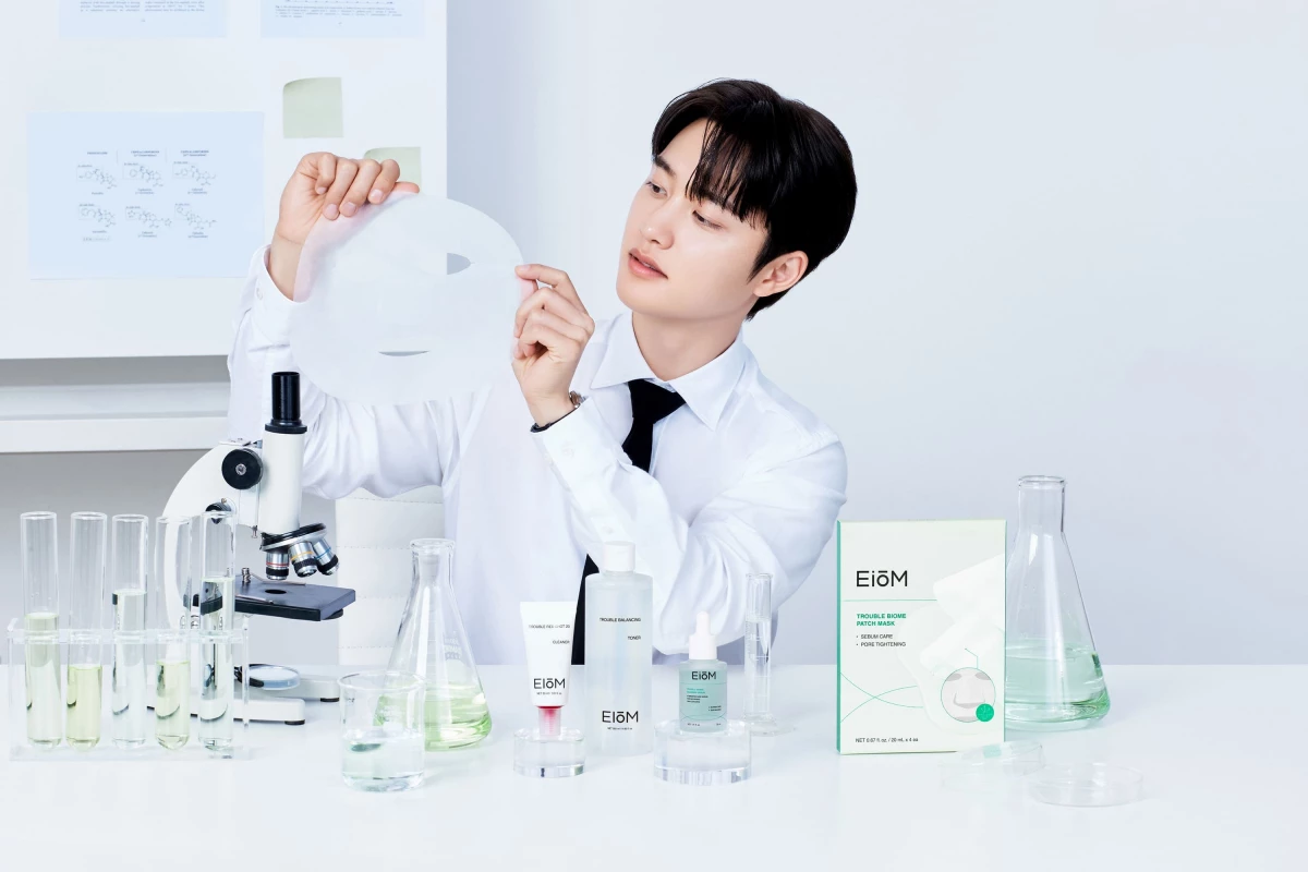 이옴, 도경수 브랜드 모델로 발탁…마이크로바이옴 기반 더마 스킨케어 알린다