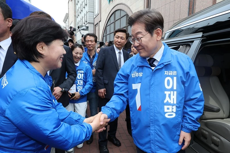 과거 대통령선거 후보 시절. 서영교 법사위원장, 이재명 대통령 / 뉴스1