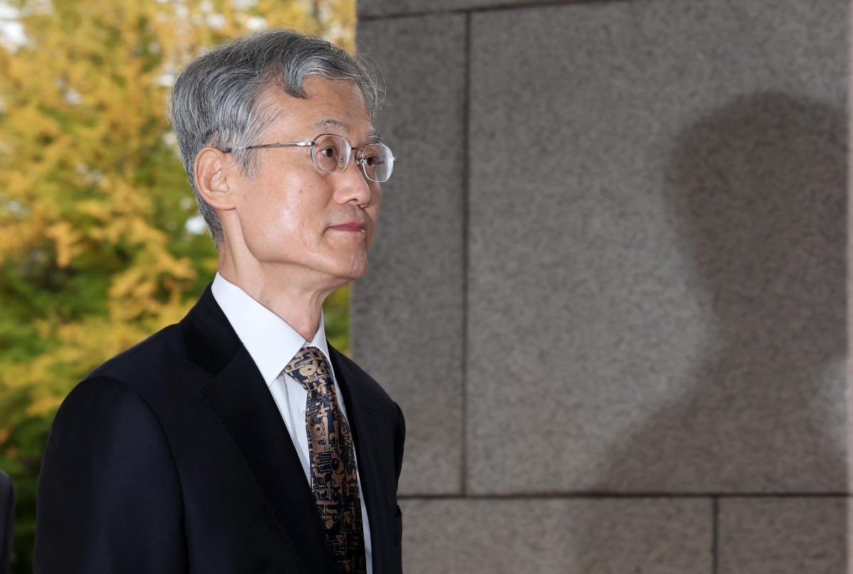 조희대 대법원장이 16일 오전 서울 서초구 대법원으로 출근하고 있다. / 뉴스1