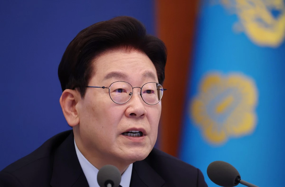 이재명 대통령이 15일 청와대에서 열린 수석보좌관회의에서 발언을 하고 있다. / 뉴스1