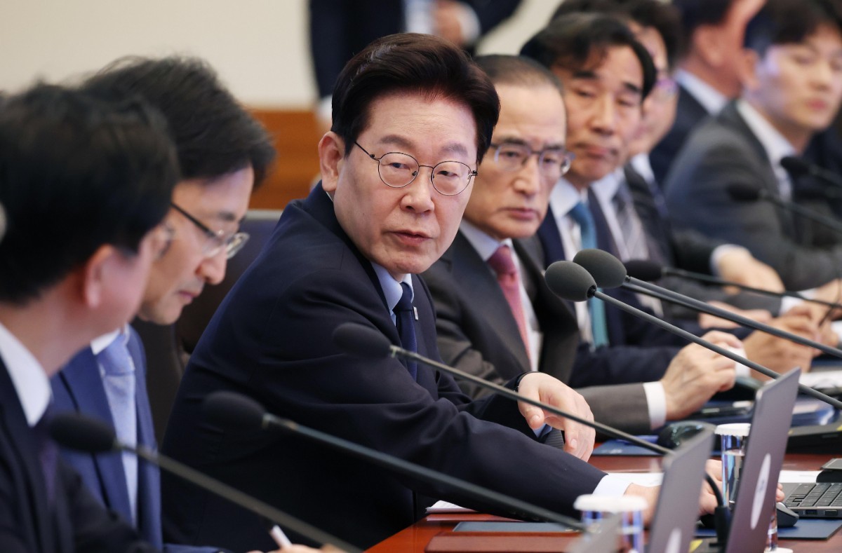 이재명 대통령이 15일 청와대에서 열린 수석보좌관회의에서 발언을 하고 있다. / 뉴스1
