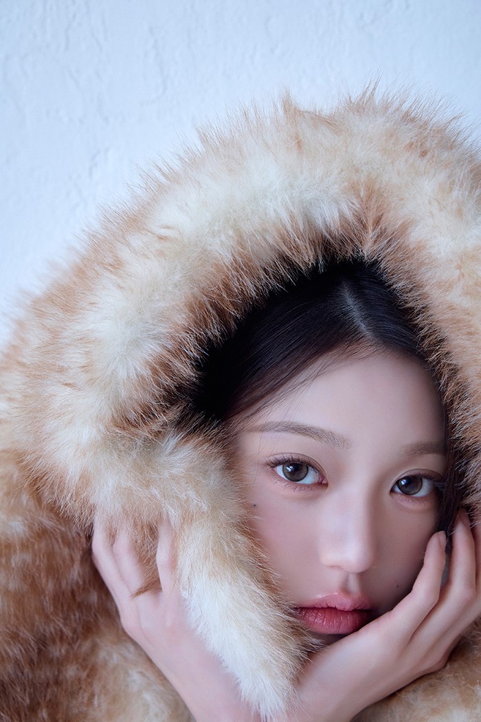 로라로라, 장원영과 함께한 26 겨울 컬렉션 2차 라인업 공개…퍼 재킷·무스탕 등 헤비 아우터 중심