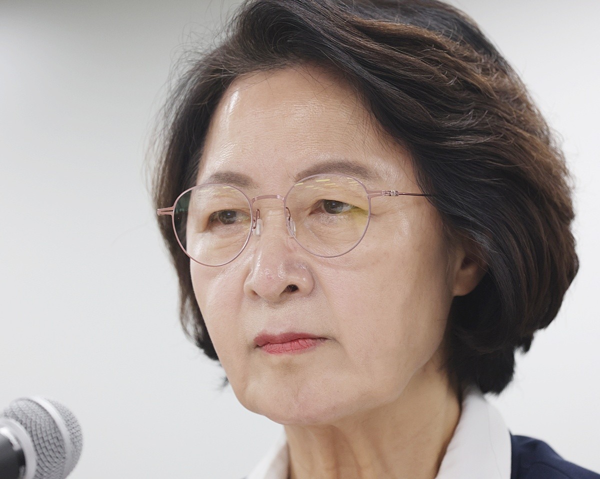 추미애 경기도지사가 13일 경기 수원시 영통구 경기도청에서 열린 국회 행정안전위원회의 경기도에 대한 국정감사에서 의원 질의를 경청하고 있다. 기사 이해를 돕기 위한 자료 사진 / 뉴스1