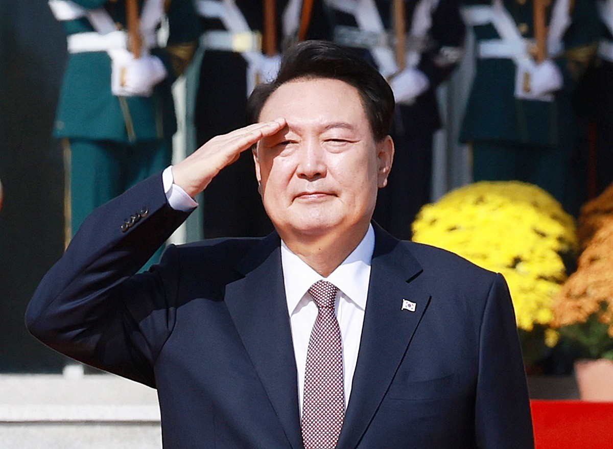 윤석열 전 대통령 자료 사진. '평양 무인기 투입 작전'과 관련한 일반이적 혐의로 기소된 윤 전 대통령의 2심에서 조은석 내란특별검사팀은 1심과 같은 징역 30년을 선고해 달라고 재판부에 요청했다. 특검팀은 16일 서울고법 형사1부(윤성식 부장판사) 심리로 열린 윤 전 대통령, 김용현 전 국방부 장관 등의 일반이적 혐의 항소심 결심 공판에서 이들에게 징역 30년을 각각 구형했다. / 연합뉴스