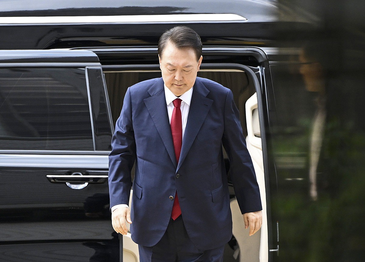 윤석열 전 대통령 자료 사진. '평양 무인기 투입 작전'과 관련한 일반이적 혐의로 기소된 윤 전 대통령의 2심에서 조은석 내란특별검사팀은 1심과 같은 징역 30년을 선고해 달라고 재판부에 요청했다. 특검팀은 16일 서울고법 형사1부(윤성식 부장판사) 심리로 열린 윤 전 대통령, 김용현 전 국방부 장관 등의 일반이적 혐의 항소심 결심 공판에서 이들에게 징역 30년을 각각 구형했다. / 뉴스1