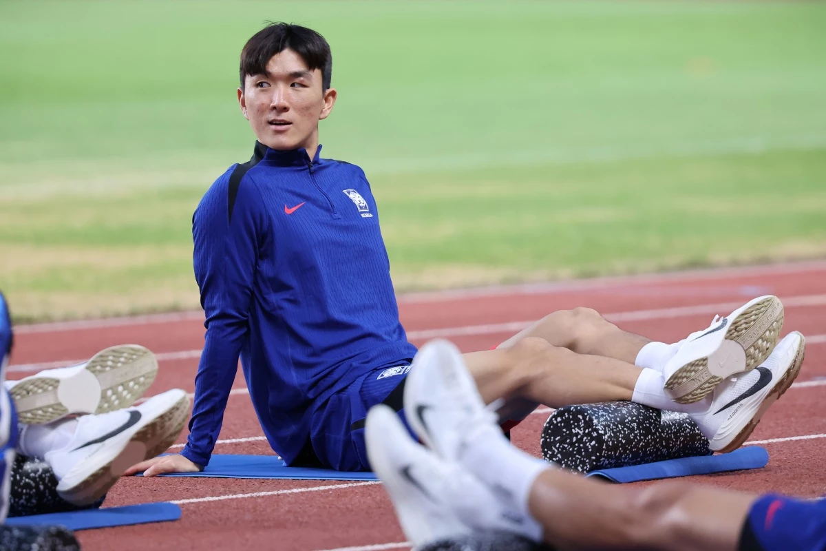 대한민국 축구 국가대표팀 황인범이 2024년 경기 고양시 고양종합운동장에서 훈련을 하고 있다. / 뉴스1