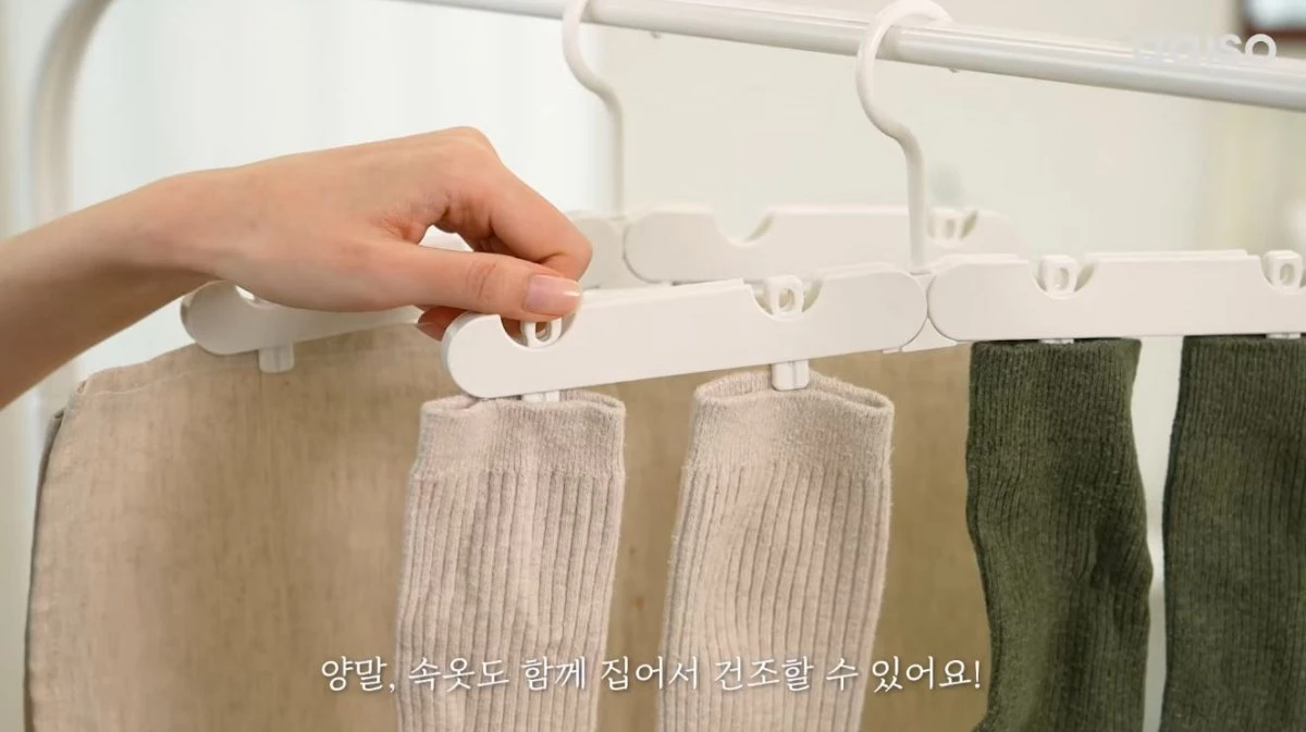 다이소 접이식 옷걸이. / 유튜브 '다이소'