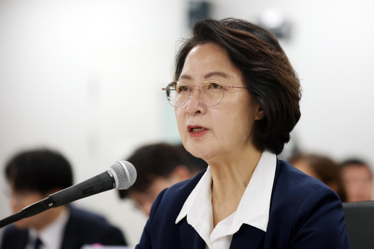 추미애 경기도지사가 13일 경기 수원시 영통구 경기도청에서 열린 국회 행정안전위원회의 경기도에 대한 국정감사에서 의원 질의에 답하고 있다. / 뉴스1