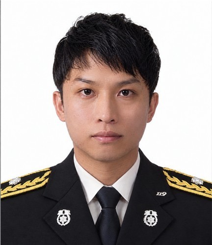 지난 16일 부천 공장 화재 진압 중 순직한 고(故) 김진석 소방위. / 소방청