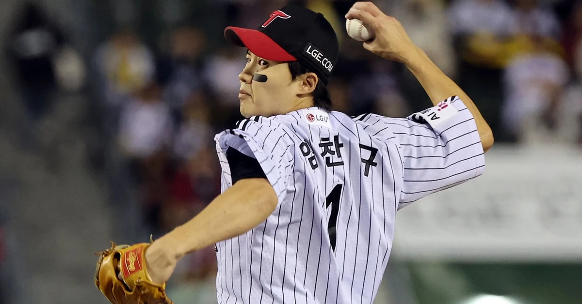 지난 7일 오후 서울 송파구 잠실야구장에서 열린 프로야구 '2026 신한은행 SOL KBO리그' 두산 베어스와 LG 트윈스의 경기, LG 선발 임찬규가 1회초 등판해 힘차게 공을 던지고 있다. / 뉴스1