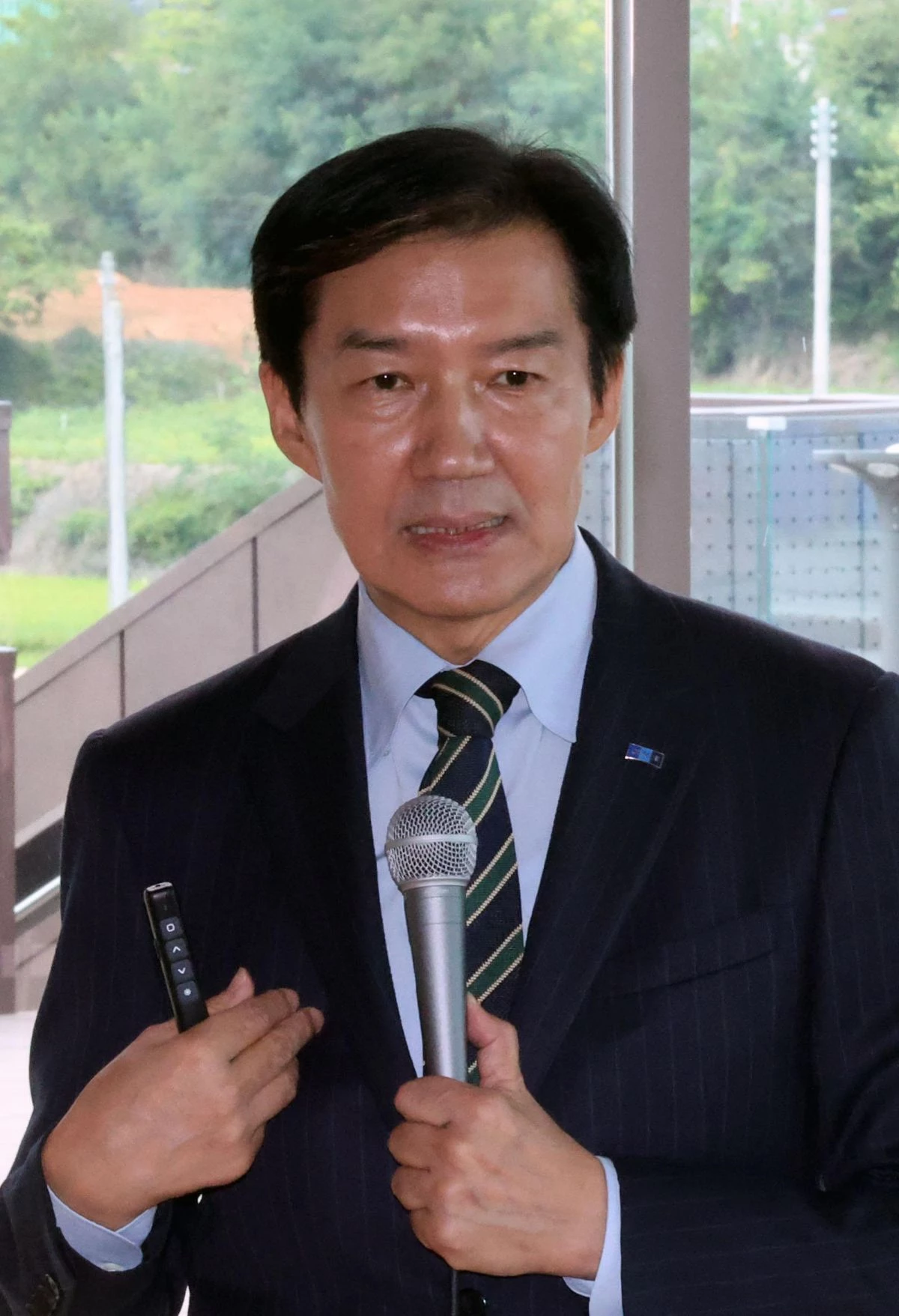 조국 혁신정책연구원장이 9월 2일 오후 전남광주 신안군 압해읍 보훈회관에서 열린 '2026 신안군 명사 초청 특강'에서 '호남정치의 미래'를 주제로 강연하고 있다. / 뉴스1