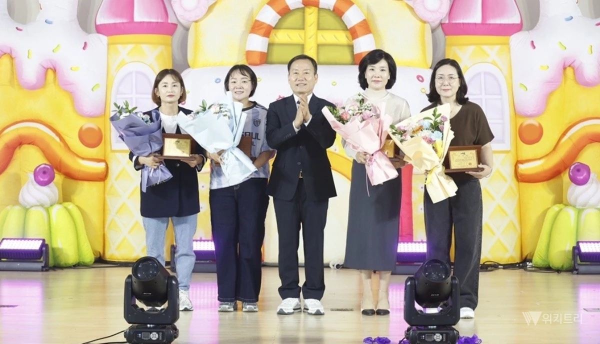 안군은 지난 16일 암태면 신안국민체육센터에서 어린이집 원아와 가족, 보육교직원 등 400여 명이 참석한 가운데 ‘제3회 신안군어린이집 꿈나무 큰잔치’를 개최했다 / 신안군