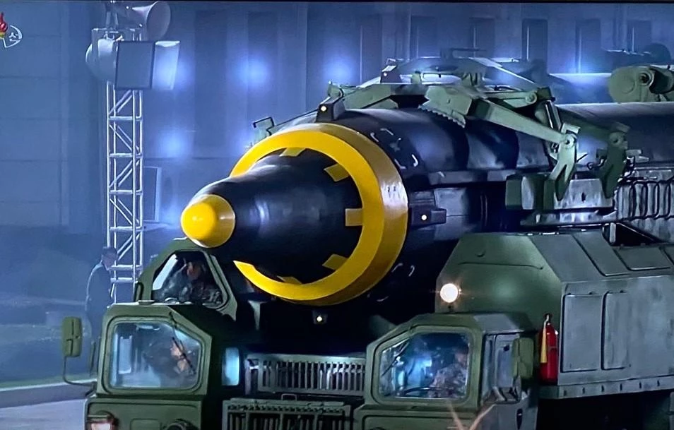 북한이 2020년 10월 10일 노동당 창건 75주년을 맞아 열병식을 개최하고 공개한 신형 ICBM 추정 무기/ 조선중앙 TV 영상 캡처