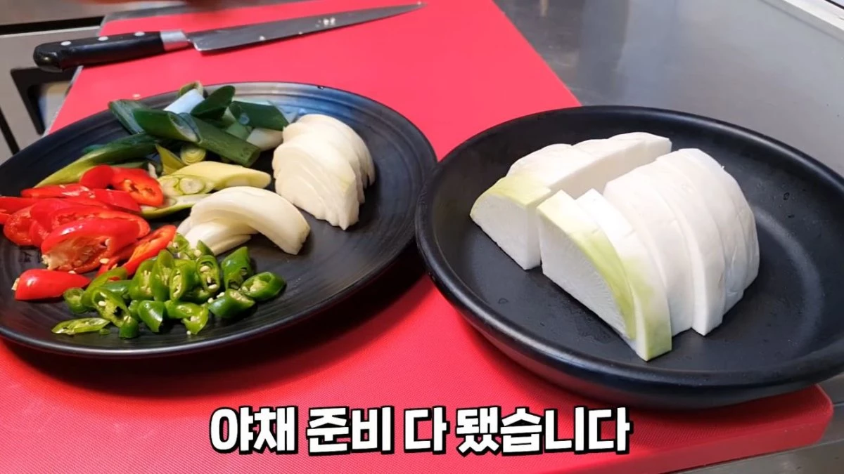 고등어조림에 들어갈 야채들을 손질한 모습. / 유튜브 '김대석 셰프TV'