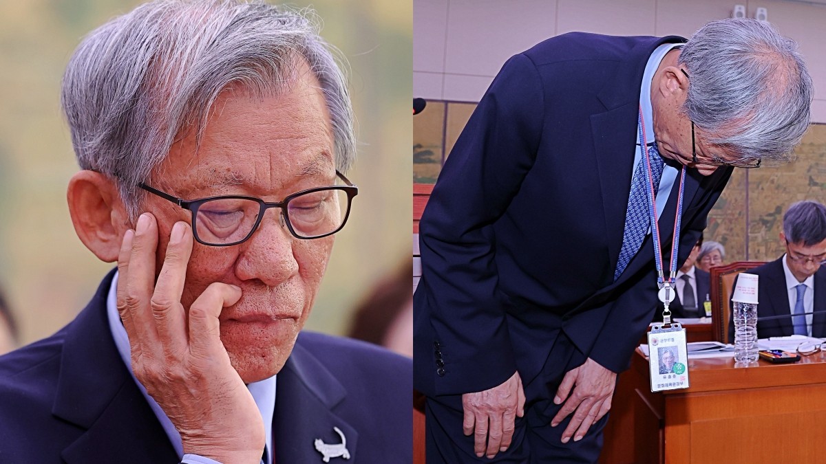 유홍준 국립중앙박물관장이 19일 서울 여의도 국회에서 열린 문화체육관광위원회의 국립중앙박물관 등에 대한 국정감사에서 업무보고를 하기 전 친일반민족행위자의 글씨를 독립운동가의 유묵으로 잘못 전시한 데 대해 고개 숙여 사과하고 있다. / 뉴스1