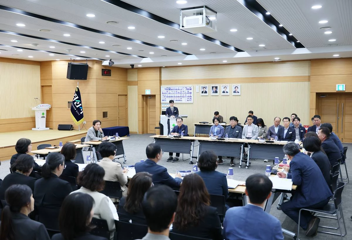 조현일 경산시장이 참석한 가운데 지난 8일 시작으로 16일까지 진행되는 2027년도 주요업무계획 보고회가 열리고 있다. / 경산시
