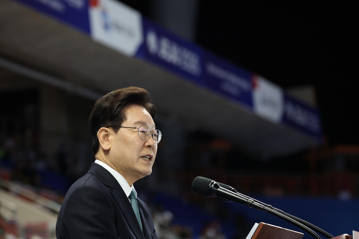 이재명 대통령이 16일 제주 서귀포시 제주월드컵경기장에서 열린 제107회 전국체육대회 개회식에서 기념사를 하고 있다. / 뉴스1