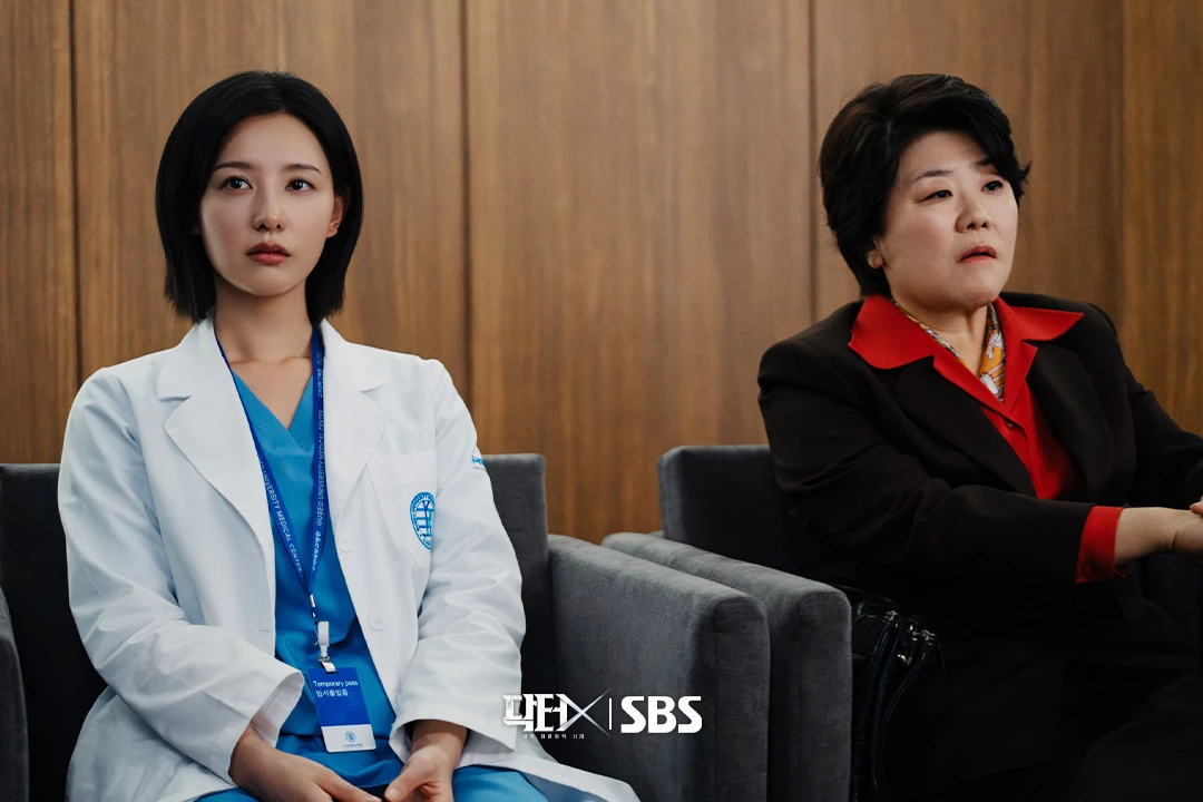 ‘닥터X : 하얀 마피아의 시대’에 출연한 김지원과 이정은 / SBS