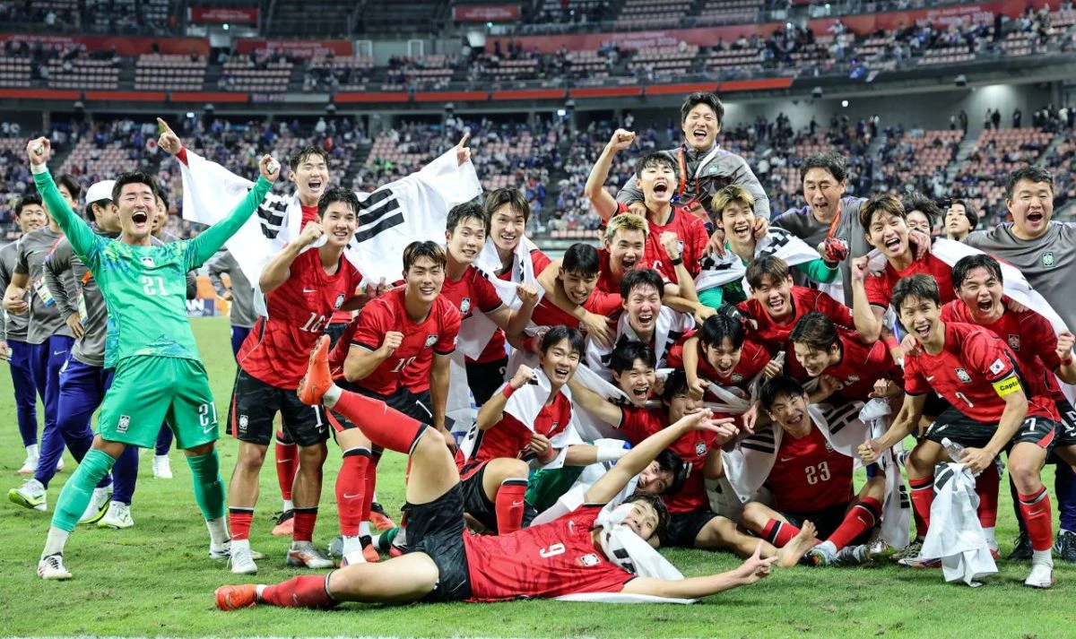 지난 3일 일본 아이치현 도요타 스타디움에서 열린 2026 아이치·나고야 아시안게임 축구 결승전 대한민국과 일본의 경기, 대한민국 선수들이 1대0 승리 후 금메달을 확정짓고 기뻐하고 있다. / 뉴스1