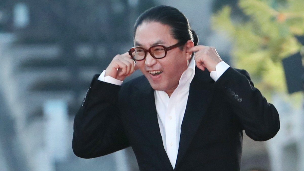 팬들 환호에 활짝 웃는 김한민 감독 / 뉴스1
