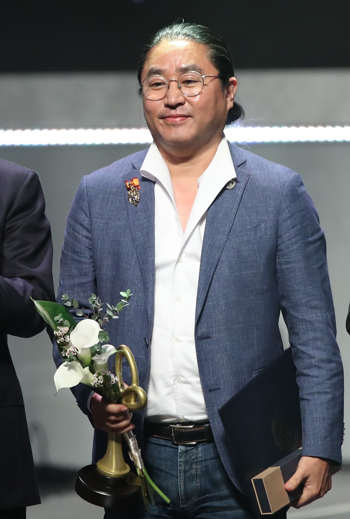 '2024 대한민국 대중문화예술상' 시상식에서 대통령 표창을 수훈한 김한민 감독 / 뉴스1