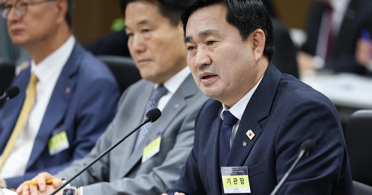 김도균 강원랜드 대표가 19일 대구 동구 한국가스공사 본사에서 열린 2026년도 국회 산자중기위원회의 8개 공공기관에 대한 국정감사에서 의원 질의에 답하고 있다. /뉴스1