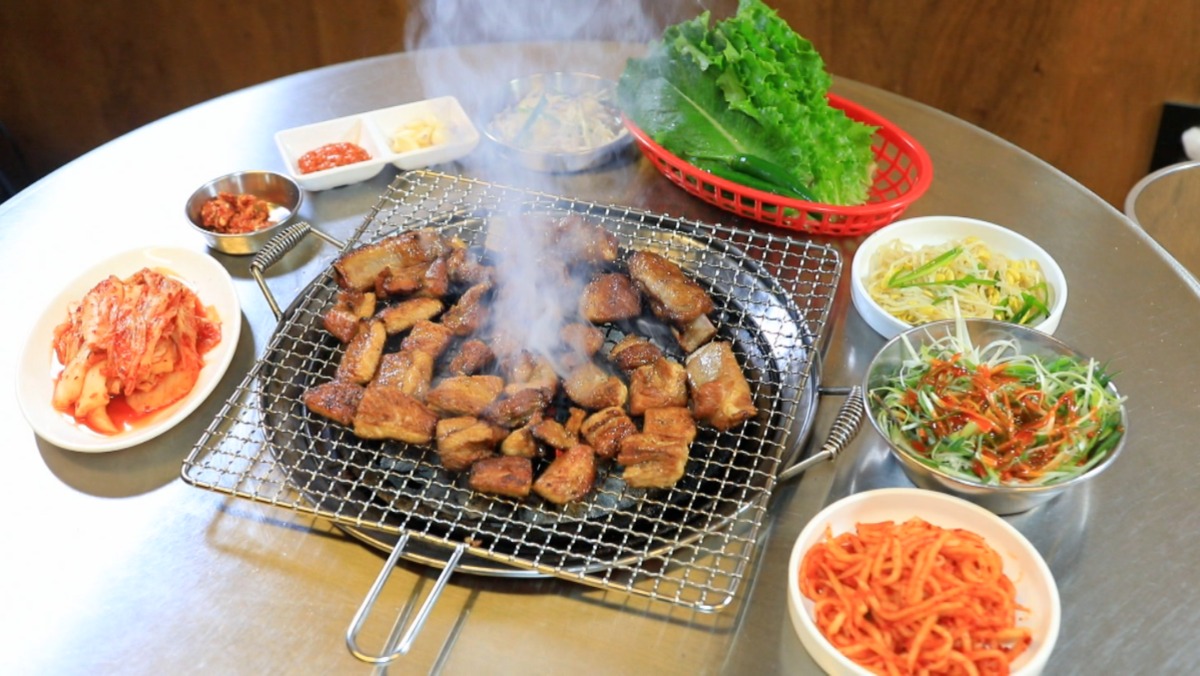 가격은 착하고 양은 푸짐…숯불 돼지갈비 400g ‘2TV 생생정보’