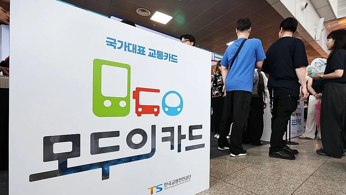 서울역 대합실에 마련된 모두의카드(정액제 K-패스) 홍보 부스 / 연합뉴스