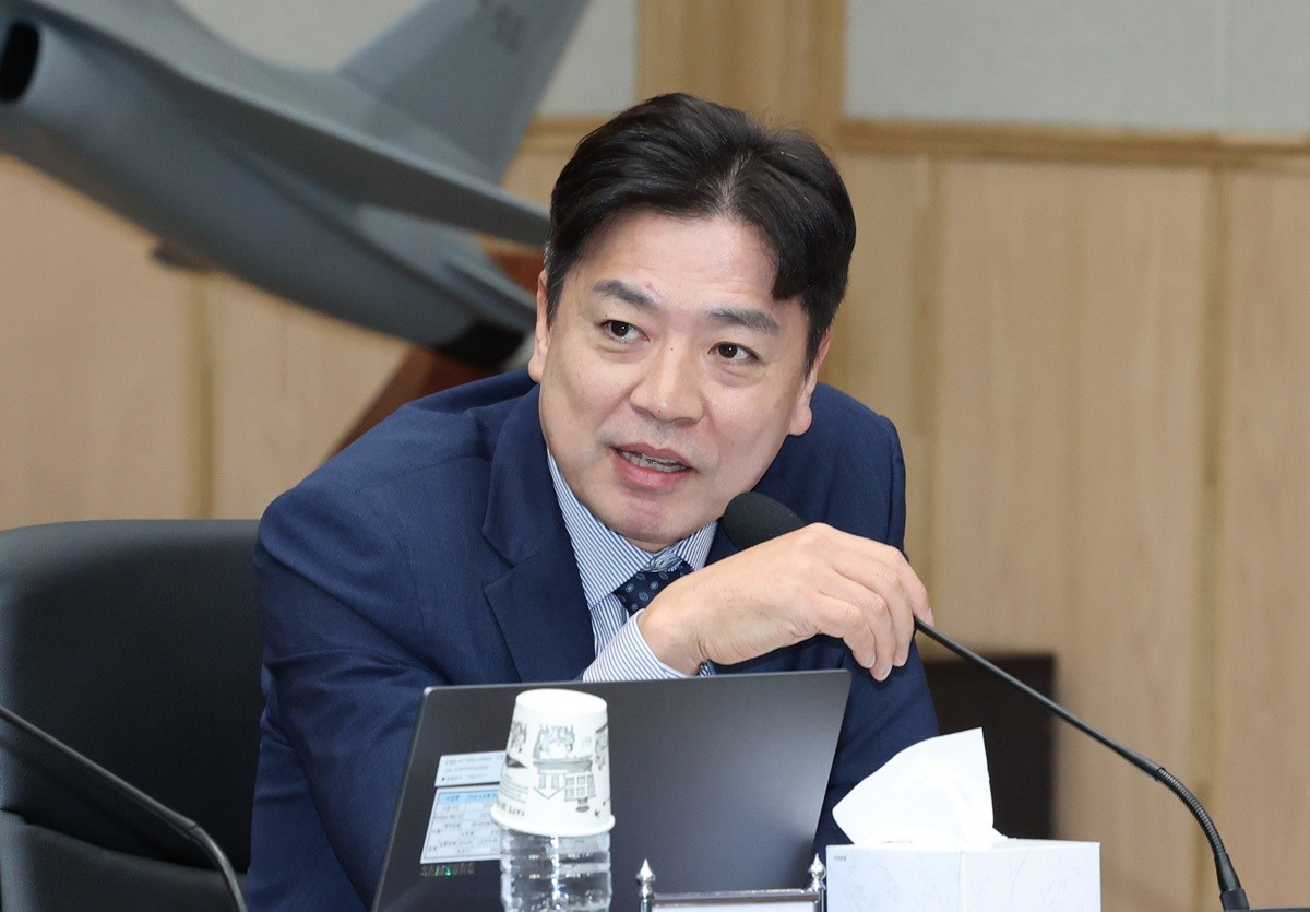 부승찬 더불어민주당 의원. 기사 이해를 돕기 위한 자료 사진. 부 의원은 19일 국회 국토교통위원회의 경기도 대상 국정감사에서 추 지사의 발언에 대해 '큰 잘못을 했지만 충분히 사과했다'라며 '소방 공무원이 국가직임에도 예산의 90% 정도를 지방자치단체에서 부담하니까 이게 재정을 진짜 쭉쭉 빨아먹는 거 아니겠나'라고 말해 논란을 일으켰다. / 뉴스1
