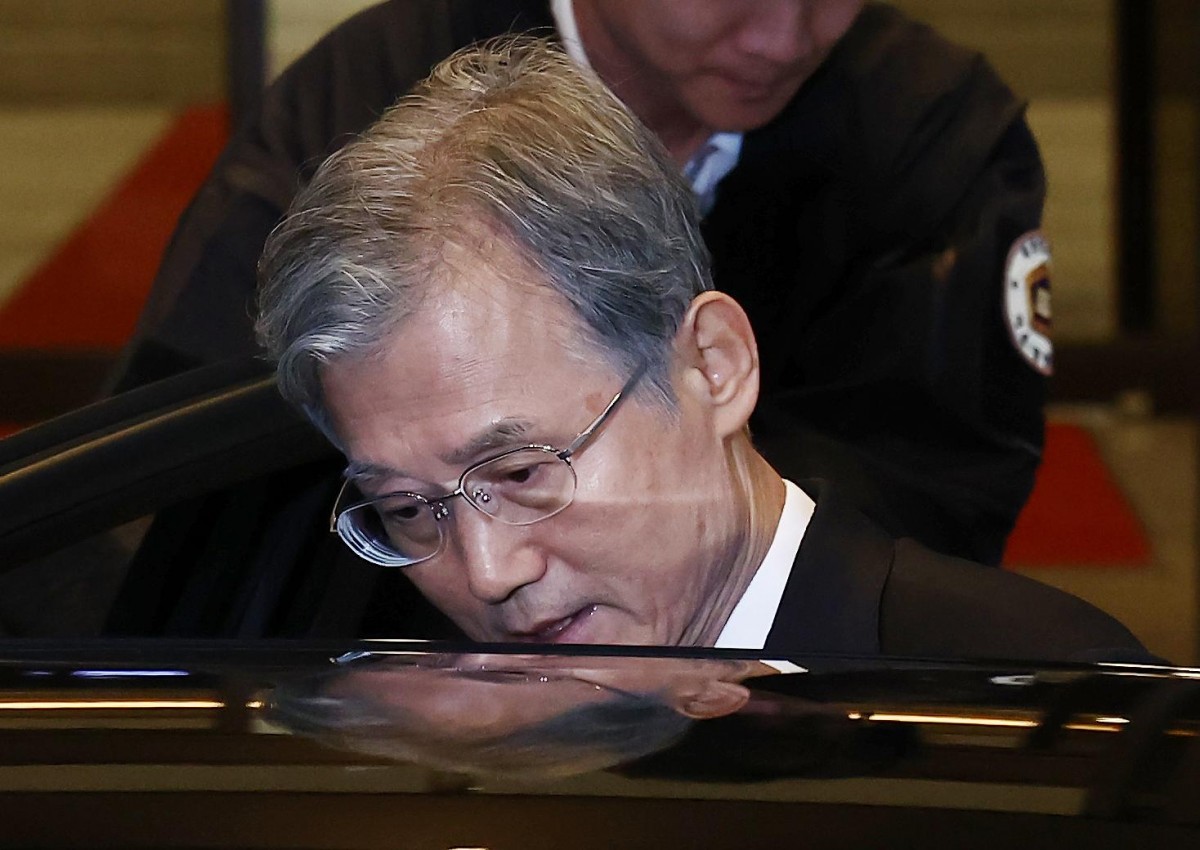 더불어민주당이 조희대 대법원장 탄핵 논의에 공식 착수하겠다고 밝힌 19일 조 대법원장이 서울 서초구 대법원에서 퇴근하고 있다. / 뉴스1