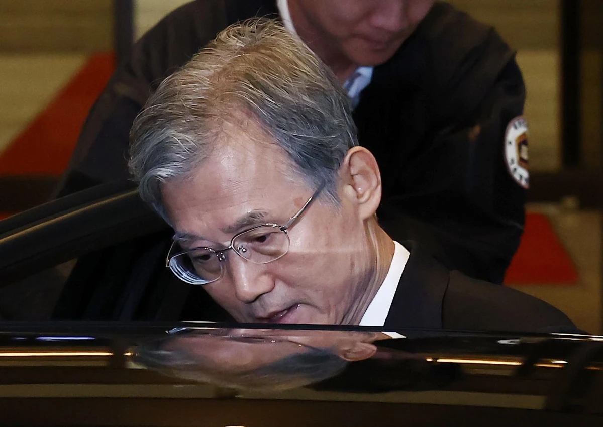 더불어민주당이 조희대 대법원장 탄핵 논의에 공식 착수하겠다고 밝힌 19일 조 대법원장이 서울 서초구 대법원에서 퇴근하고 있다. / 뉴스1