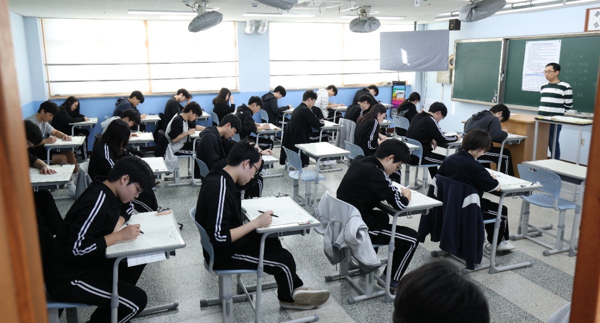 수능 전 마지막 고3 학력평가 치르는 학생들 / 뉴스1